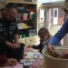 Ecoprinten laat de natuur herleven op stof of papier. Foto’s door Ria en Koen